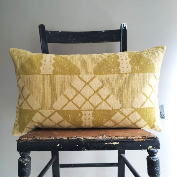 Stuart Cushion in gold
