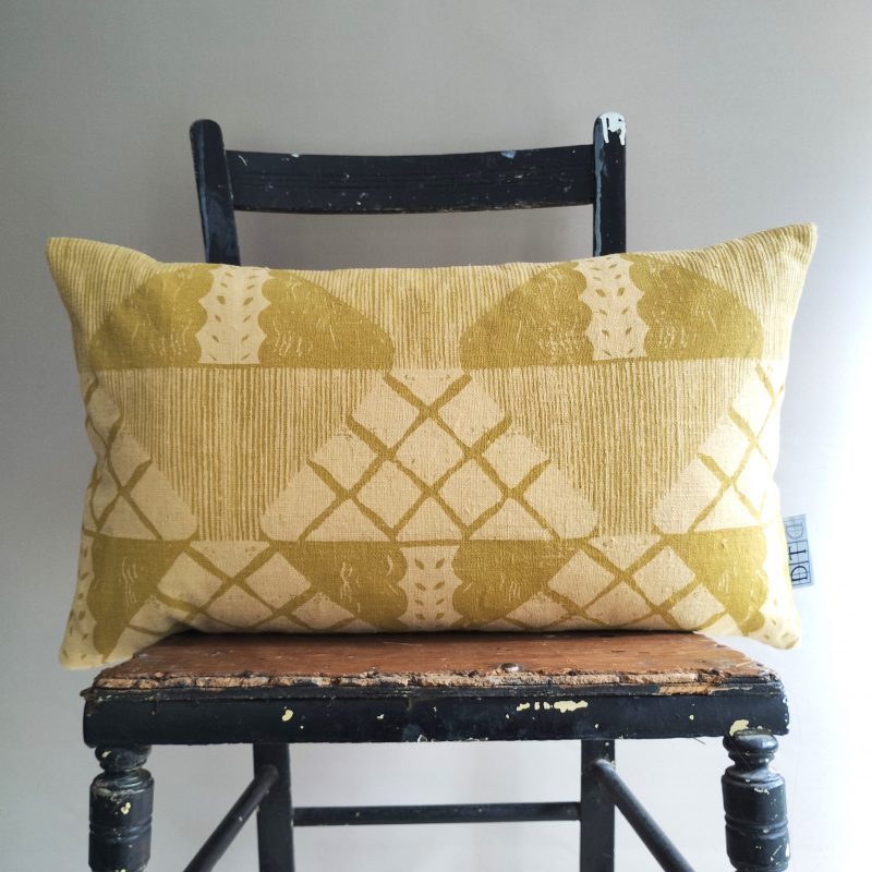 Stuart Cushion in gold
