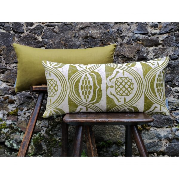 Tudor Cushion in olive