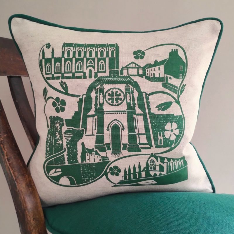 Rosslyn Cushion in green - Image 2