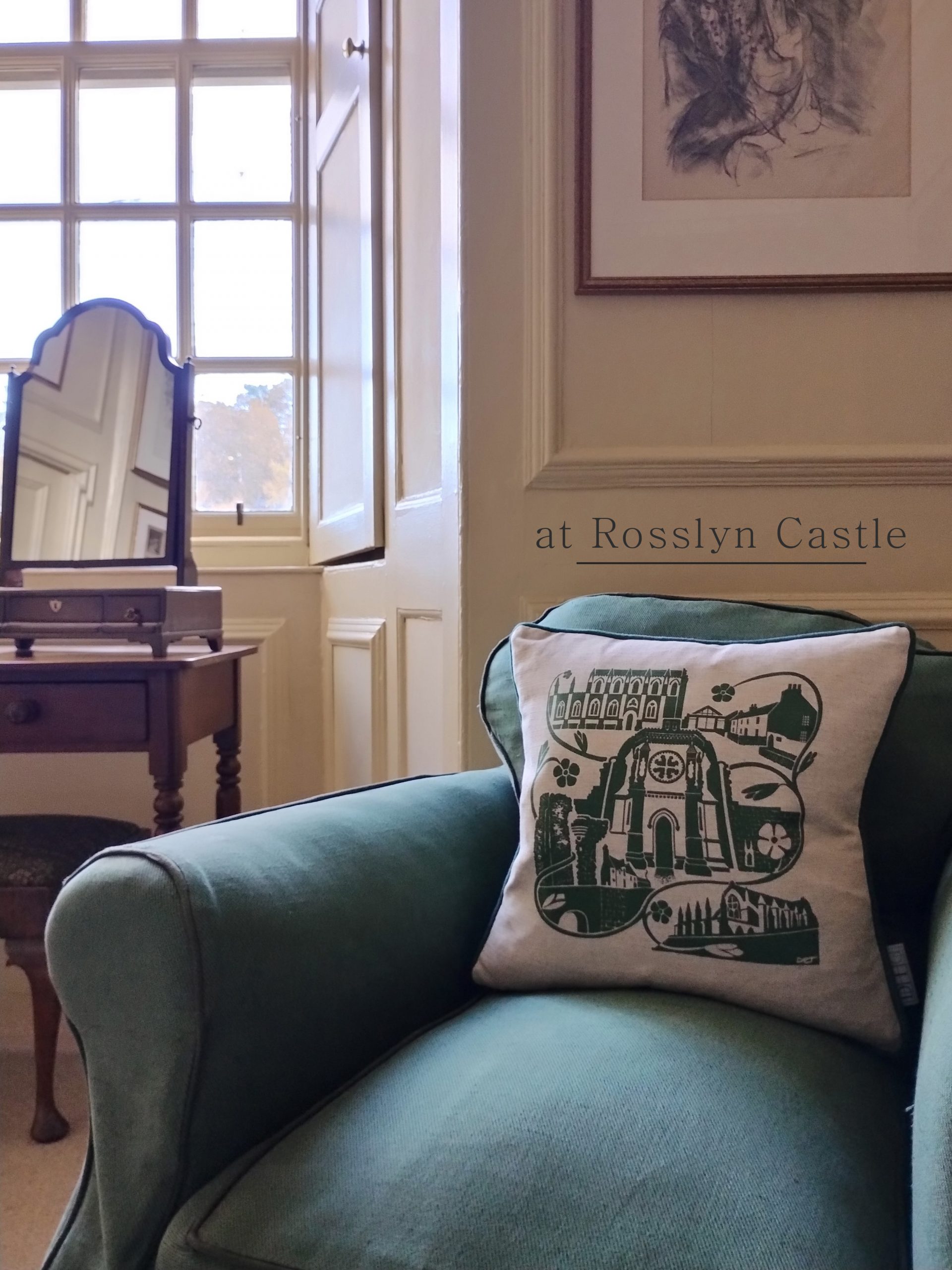Rosslyn Cushion in green - Image 3
